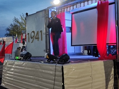 Праздник завершился народным гулянием и фейерверком