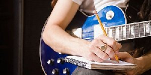 Сочини песню – получи награду!