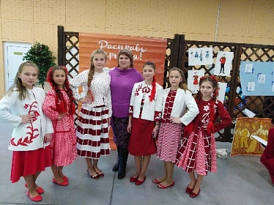 Нагайбакские модницы выступили в славянском стиле