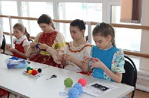 Юные и взрослые мастерицы из Нагайбакского района соревновались в девичьем рукоделии