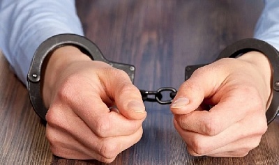 Подкинул и не поймал: мужчину будут судить за травму сыну