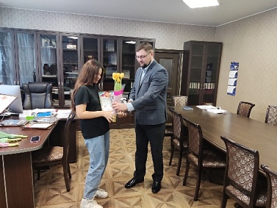 Цветы юным футболисткам