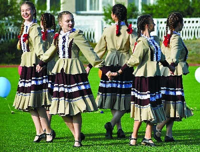 Весёлые цыплятки, скоморохи и другие…