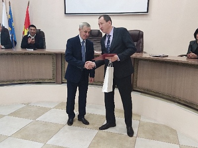 Поблагодарили за многолетний труд