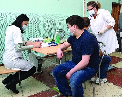 В особых санитарных условиях проходят медкомиссию призывники