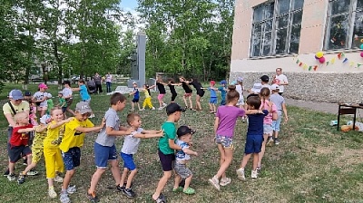 1 июня для детей поселка Северный был организован веселый конкурсно-игровой праздник «Сказочные путешествия».