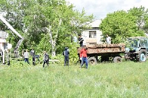 В селе Остроленка занялись благоустройством