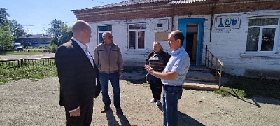 В школе требуется ремонт, в поликлинике нужно стоматологическое кресло