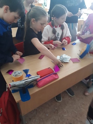 В Остроленской библиотеке дети делали космические картины