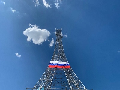 Российский флаг реет над нагайбакским Парижем!