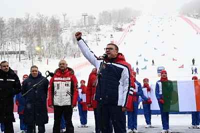 100 спортсменов из 17 стран 