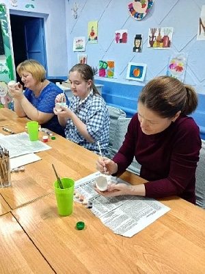 Женские праздники октября