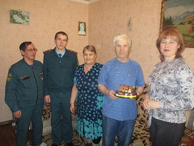 Спасибо, что поздравили одиноких пожилых!