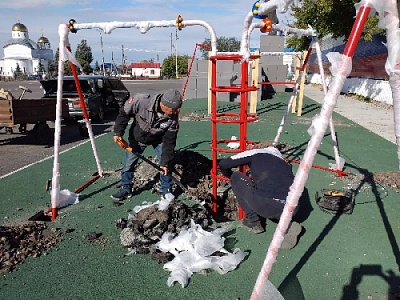 На площади районного центра установлена детская площадка