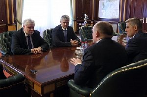 Губернатор встретился со справедливороссами