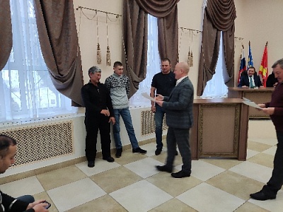 Наградили инициативных жителей