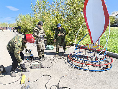 Продолжаются работы по установке Аллеи памяти в парке Победы!