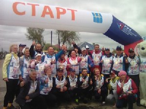 Парижский полумарафон стартовал с забега, посвященного 100-летию Комсомола