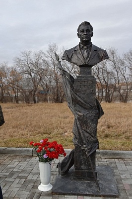 Памятник в честь легендарного разведчика 