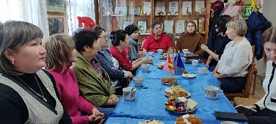 Обсудили насущные проблемы за чашкой чая