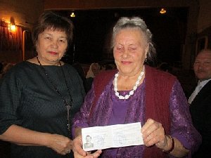 Вручили удостоверения детям войны