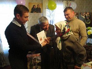 А ведь у мачехи росла…