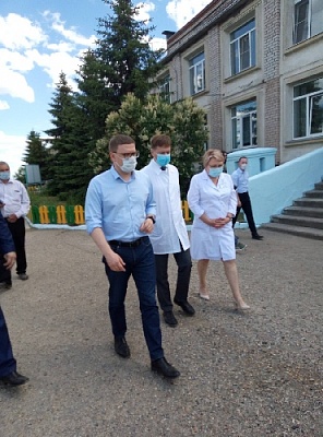 Алексей Текслер посетил районную больницу села Фершампенуаз