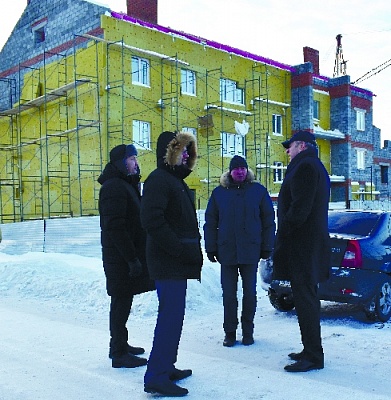 Виталий Бахметьев осмотрел строительство нового дома для детей-сирот