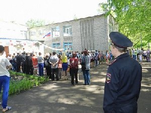 Последний звонок: нагайбакские полицейские проследят за порядком на празднике и после него