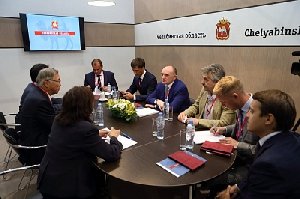 Делегация Южного Урала во главе с Борисом Дубровским работает на международном форуме