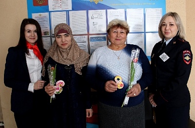 Полицейские Нагайбакского района провели акцию «8 Марта – в каждый дом»