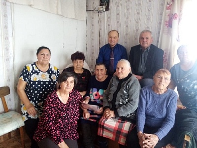 В Нагайбакском районе поздравили долгожительницу