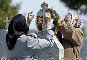 Жители Нагайбакского района поминают своих близких