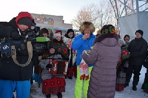 Как Джон Уоррен курник уплетал