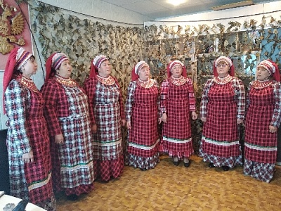 В «Землянке» - и стар, и млад!