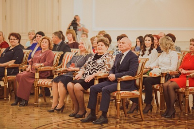 Учителя из Нагайбакского района поздравил губернатор