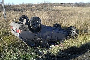 Пьяные подростки опрокинули автомобиль