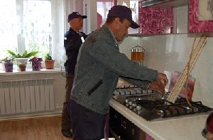 В Париже вспыхивают долгожданные огоньки 