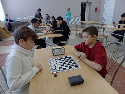 Остроленцы лучше всех играют в шашки