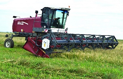 Парижане убирают хлеба на новых комбайнах