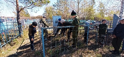 Прибрались на могилах фронтовиков