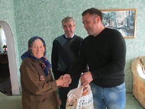 Руководители Фершампенуазского поселения поздравили пожилых