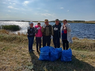Прибрались на берегу