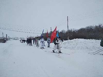 Школьники и взрослые прошли военным строем от Остроленки до Фершампенуаза