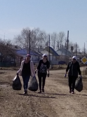 Жители Балканского поселения навели чистоту на своей территории