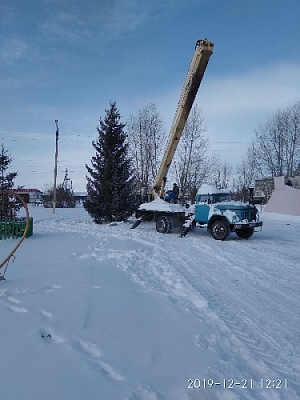 Новогоднюю красавицу привезли в Фершампенуаз