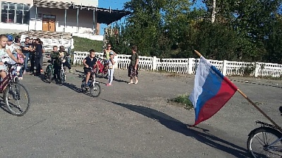 Устроили велопробег в честь триколора