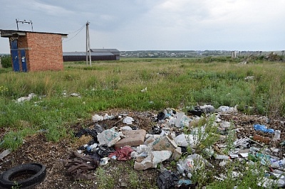 Несанкционированная свалка в Нагайбакском районе растянулась на сотни метров