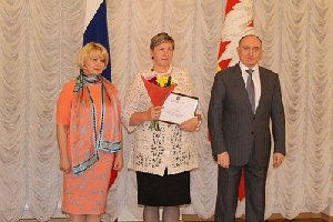 Борис Дубровский  вручил дипломы работникам системы социальной защиты населения Южного Урала