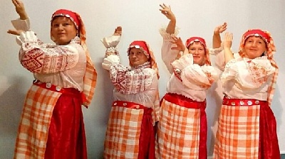 Каслинские самодеятельные артисты исполнили нагайбакский танец